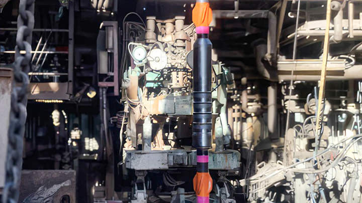 Expandable anchor installed near MLT window to improve well integrity and reduce seal movement during thermal contraction in complex well environments.