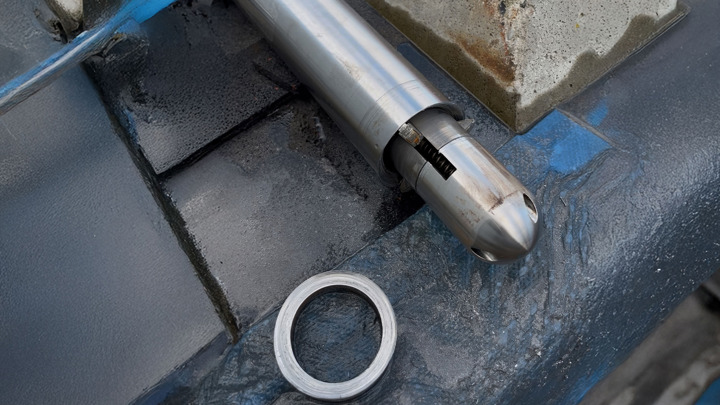 Custom e-line cutting and fishing solution enabled safe maintenance access beyond straddle zone with precision and without using explosives.